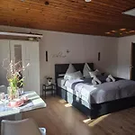 Gaestehaus Gomilar Apartmán *