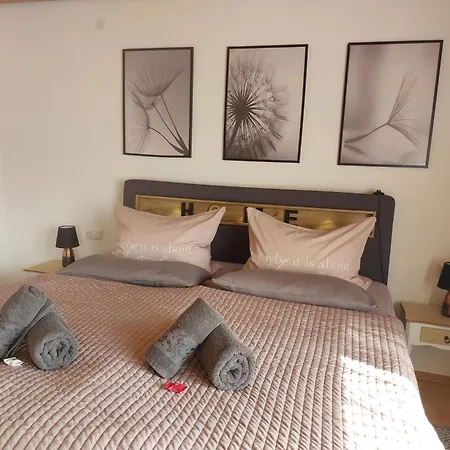 Appartement Gaestehaus Gomilar *