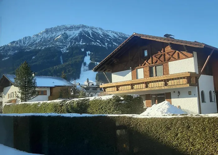 Gaestehaus Gomilar 프론텐